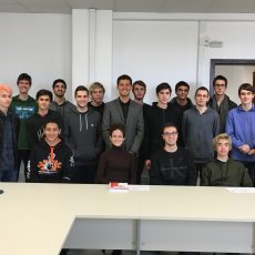 Turma Honors de Cálculo recebe certificados de aprovação