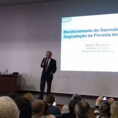 AUDITÓRIO LOTADO EM PALESTRA COM PROF. RICARDO GALVÃO